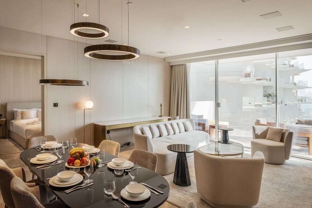 Дубай: Luxury Apartment w Incredible Views at Five on the Palm
