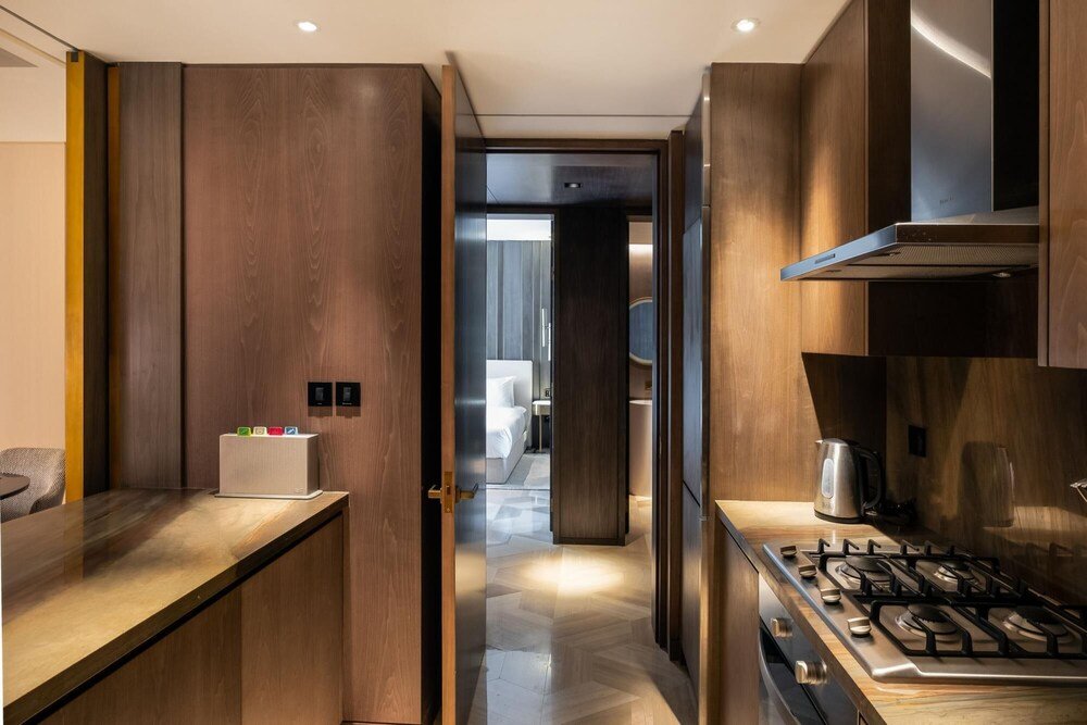 Дубай: Luxury Apartment w Incredible Views at Five on the Palm