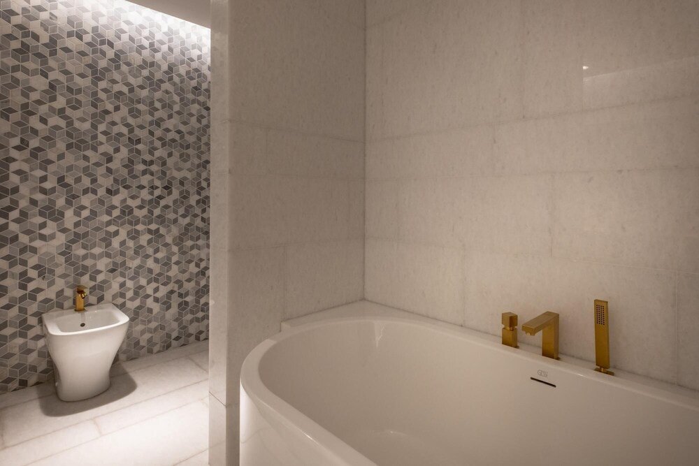 Дубай: Luxury Apartment w Incredible Views at Five on the Palm