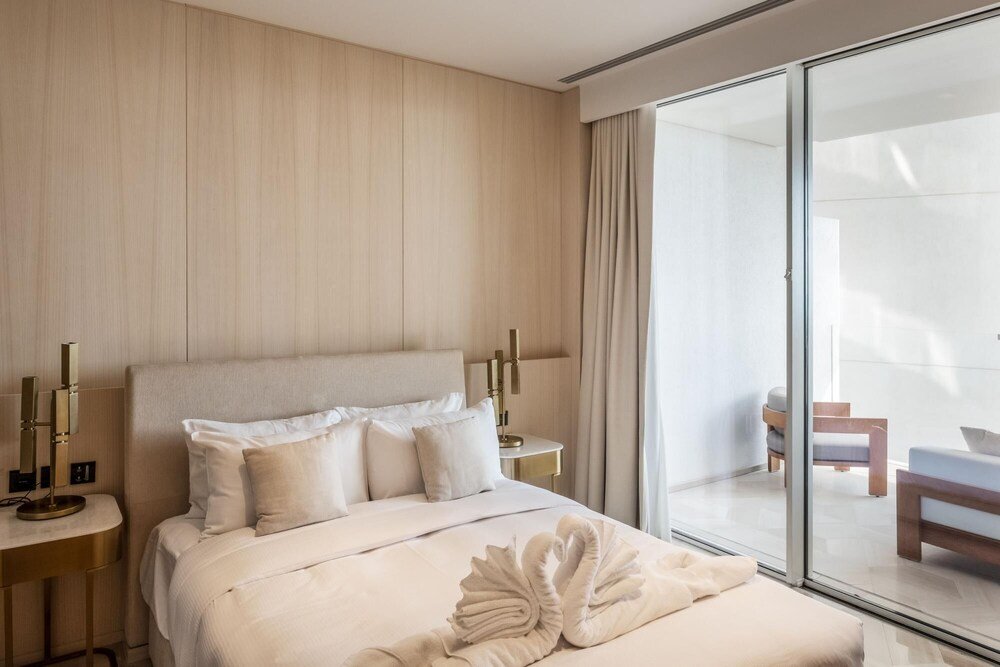 Дубай: Luxury Apartment w Incredible Views at Five on the Palm