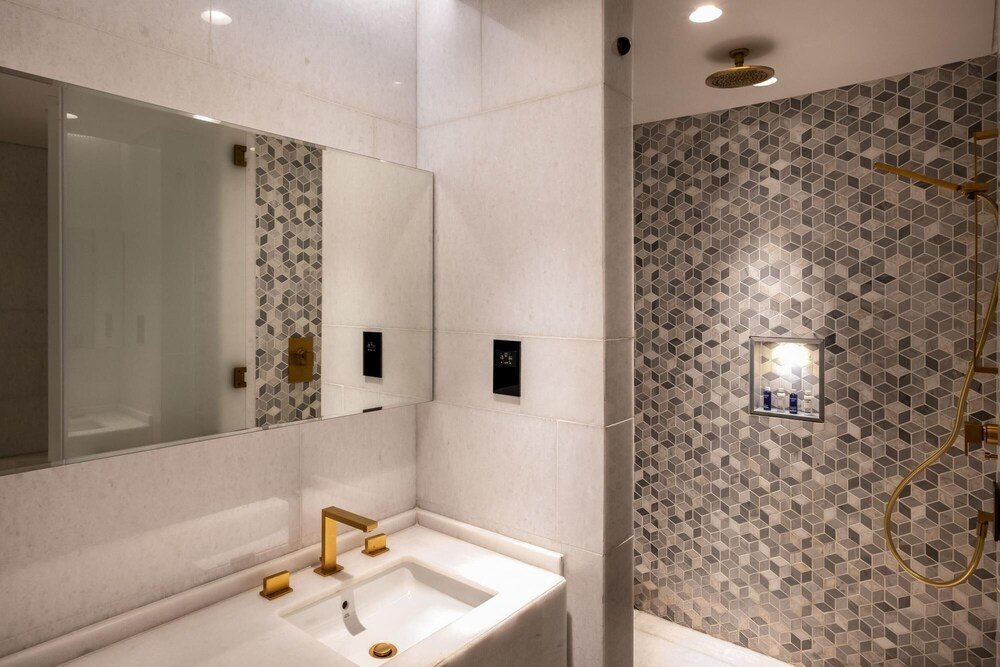 Дубай: Luxury Apartment w Incredible Views at Five on the Palm