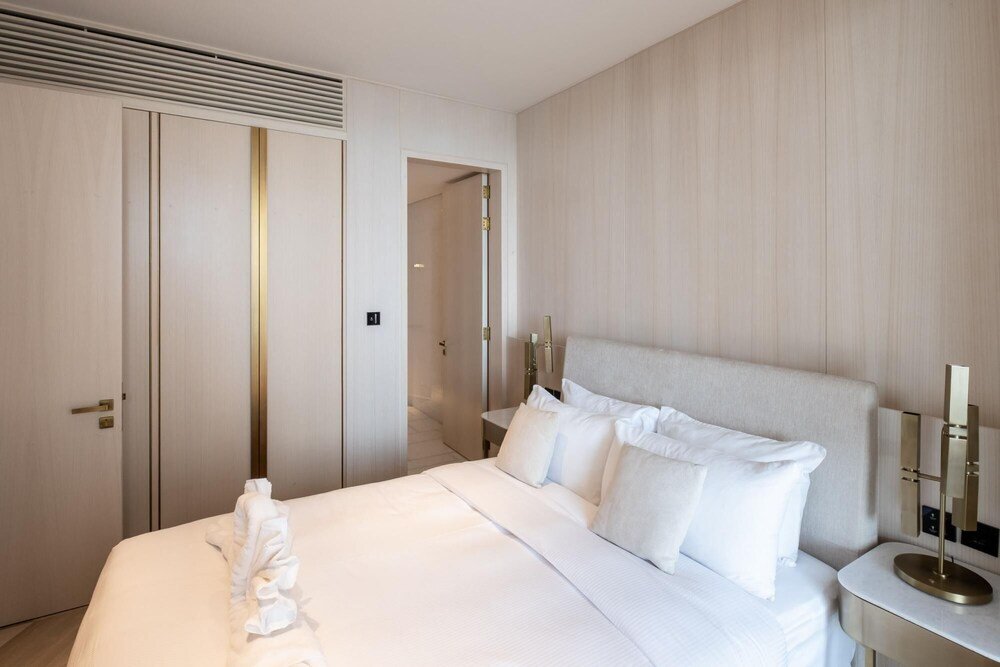 Дубай: Luxury Apartment w Incredible Views at Five on the Palm