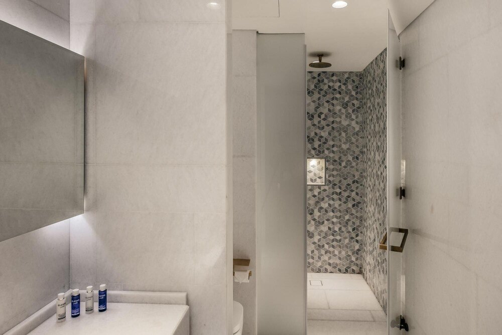 Дубай: Luxury Apartment w Incredible Views at Five on the Palm