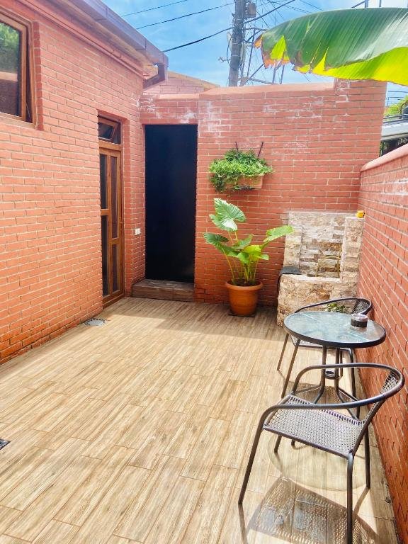 Тбилиси: Apartment With Yard In Old Tbilisi