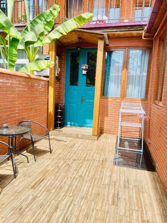 Тбилиси: Apartment With Yard In Old Tbilisi