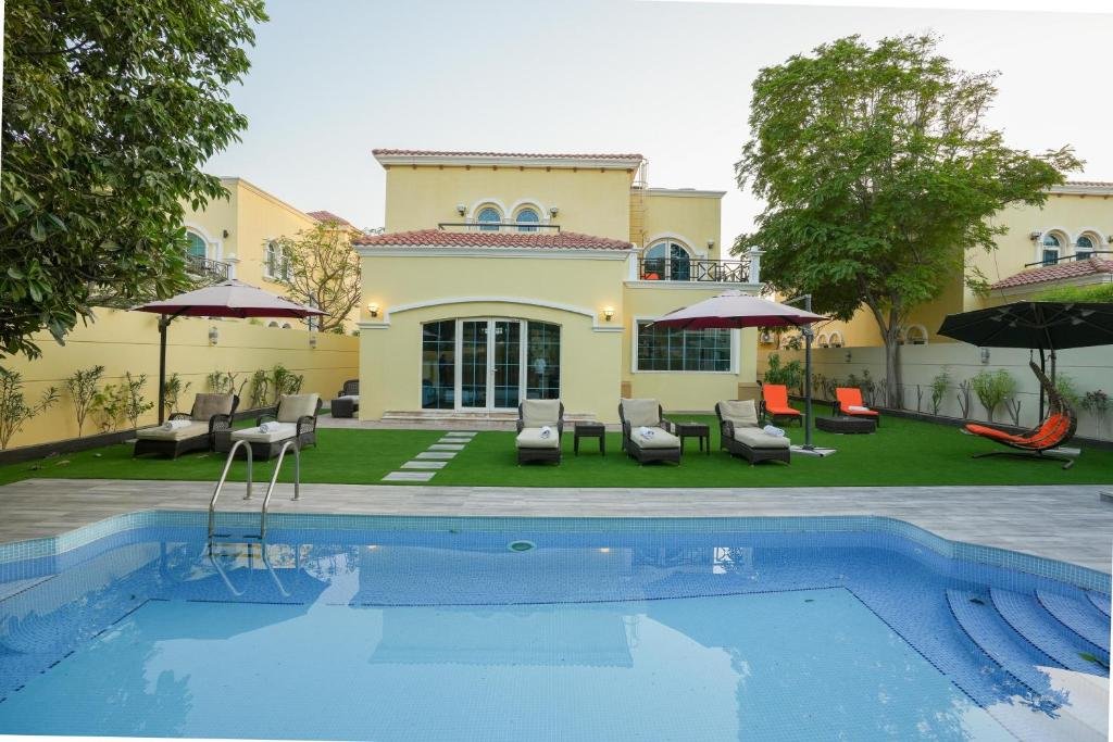 6 plus 1 Bdr Villa Jumeirah Park with Amz Climatized huge private pool - 5 min from Jbr beach — фото 1