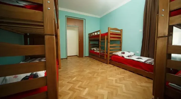 Тбилиси: Red Wall Hostel