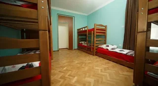 Тбилиси: Red Wall Hostel