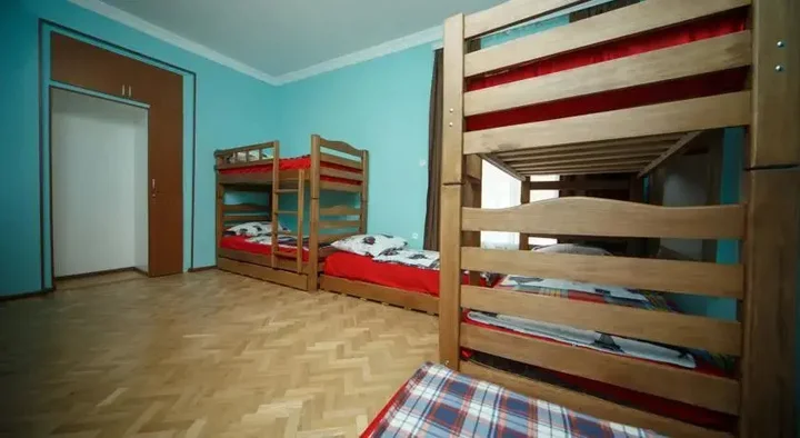 Тбилиси: Red Wall Hostel