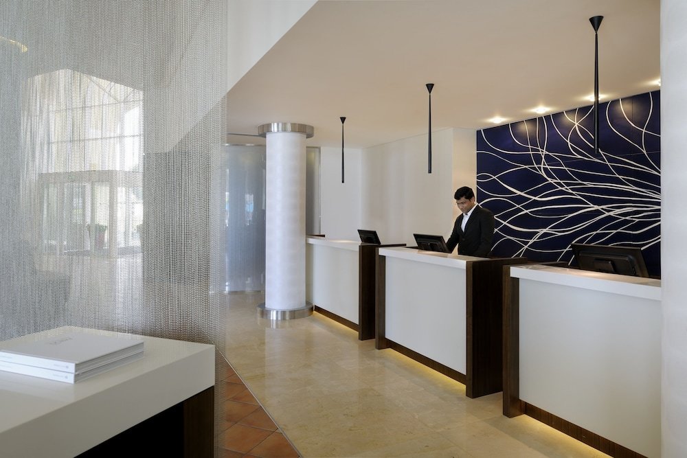 Дубай: Copthorne Lakeview Executive Apartments Dubai, Green Community