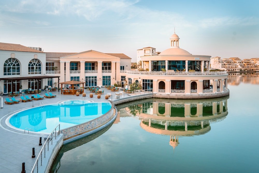 Дубай: Copthorne Lakeview Executive Apartments Dubai, Green Community