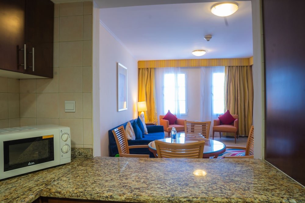 Дубай: Copthorne Lakeview Executive Apartments Dubai, Green Community
