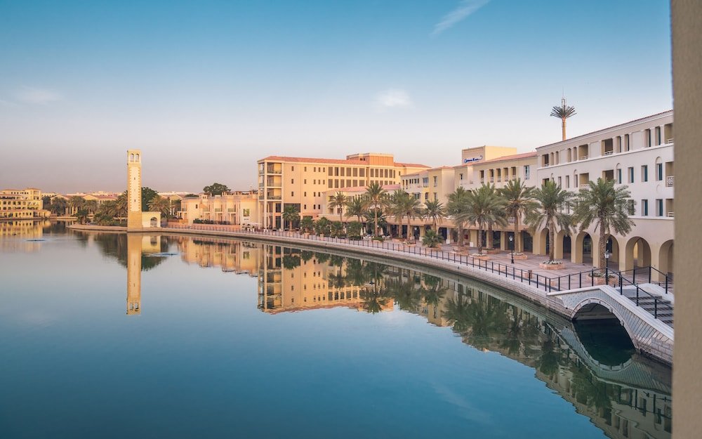 Дубай: Copthorne Lakeview Executive Apartments Dubai, Green Community