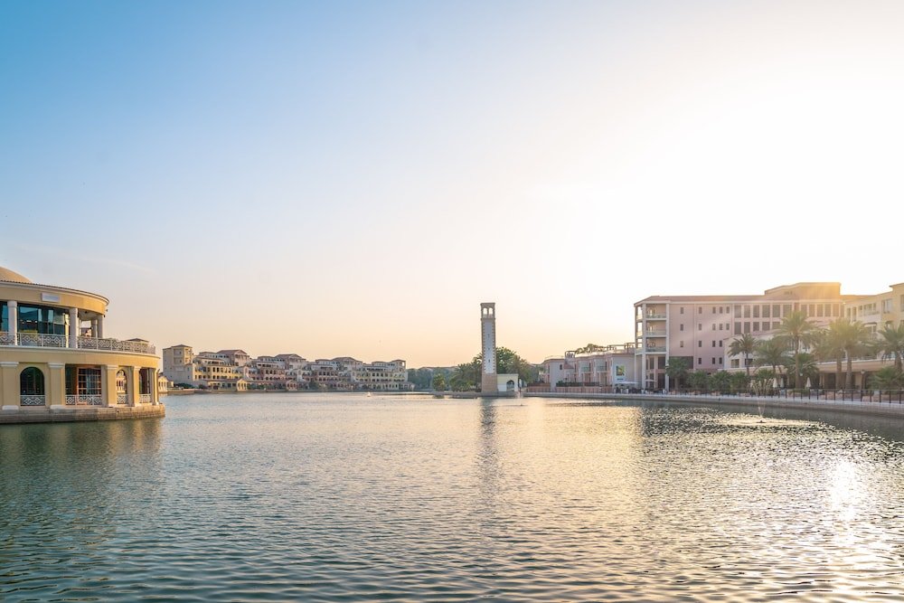 Дубай: Copthorne Lakeview Executive Apartments Dubai, Green Community