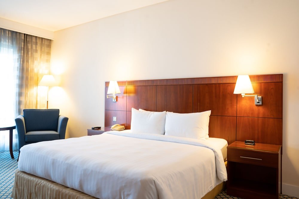Дубай: Copthorne Lakeview Executive Apartments Dubai, Green Community