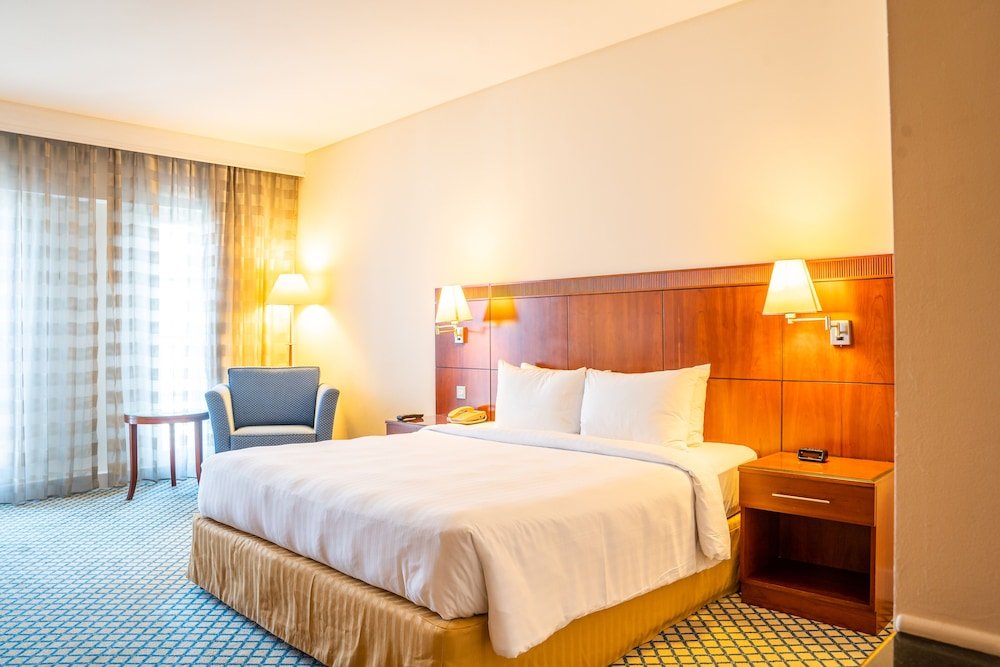 Дубай: Copthorne Lakeview Executive Apartments Dubai, Green Community