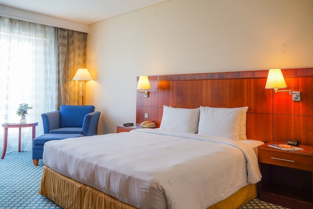 Дубай: Copthorne Lakeview Executive Apartments Dubai, Green Community