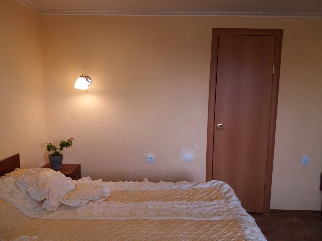 Керчь: Inn Roza Hutor