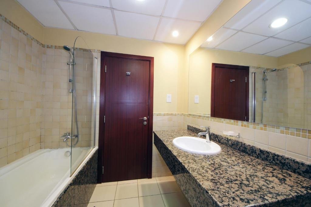 Дубай: Signature Holiday Homes - Shams 4 Jbr