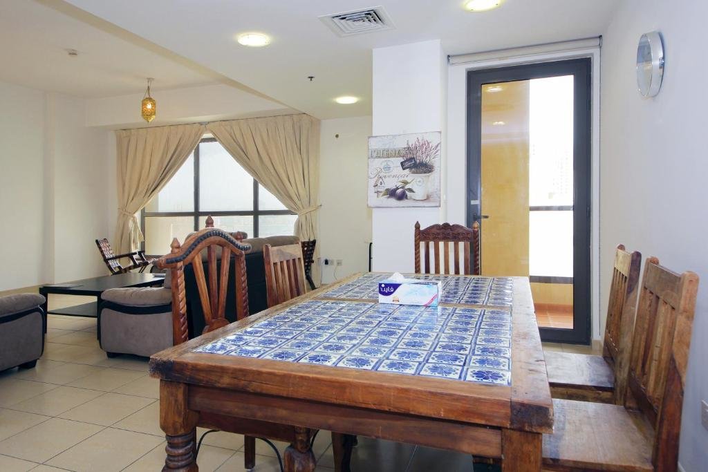 Дубай: Signature Holiday Homes - Shams 4 Jbr