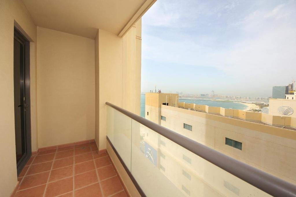 Дубай: Signature Holiday Homes - Shams 4 Jbr