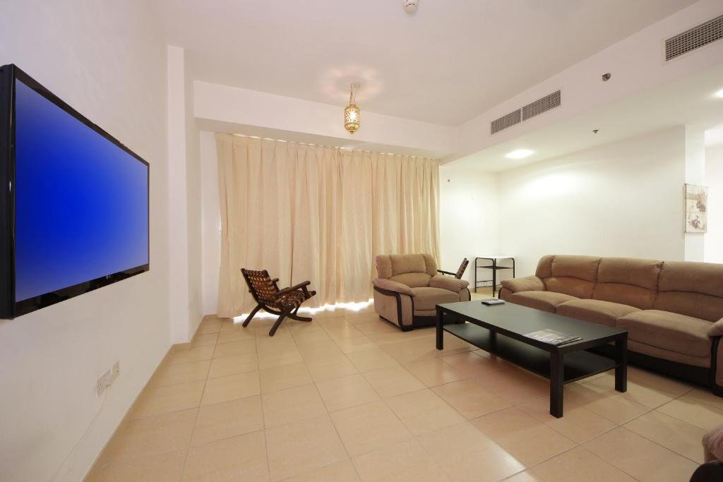 Дубай: Signature Holiday Homes - Shams 4 Jbr
