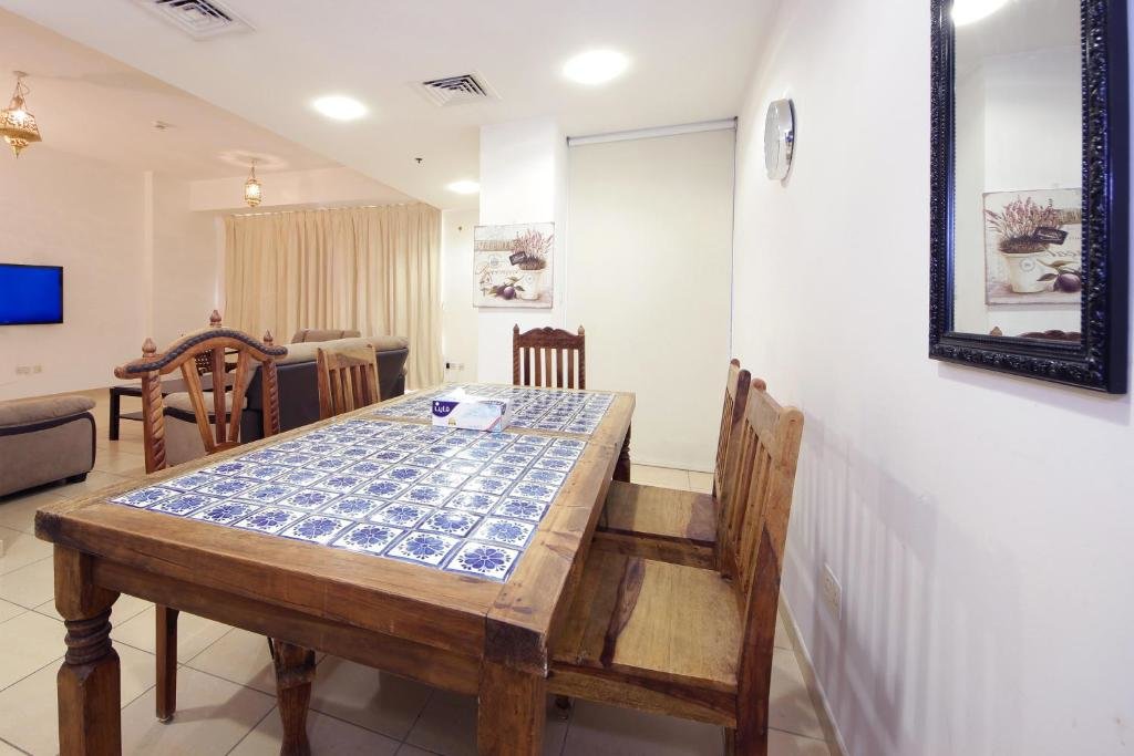 Дубай: Signature Holiday Homes - Shams 4 Jbr