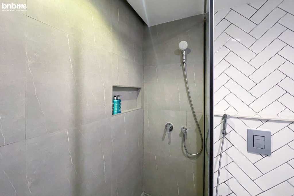 Дубай: Апартаменты bnbmehomes | Huge Apt in JVC w/ Big Balcony-1002