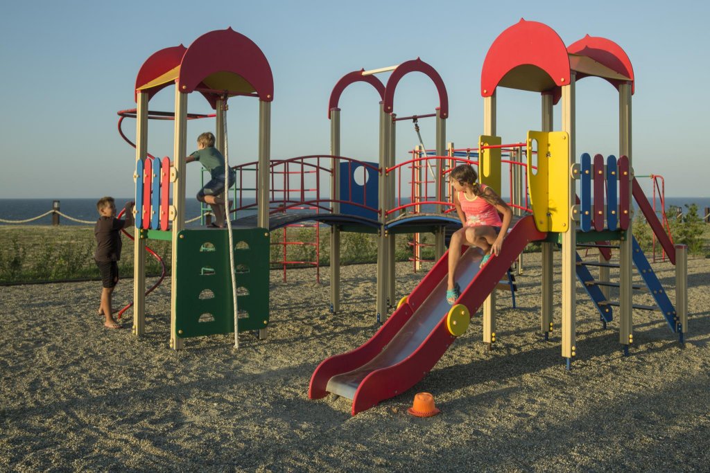 Голубицкая: Гостевой дом на Вишневой, 6