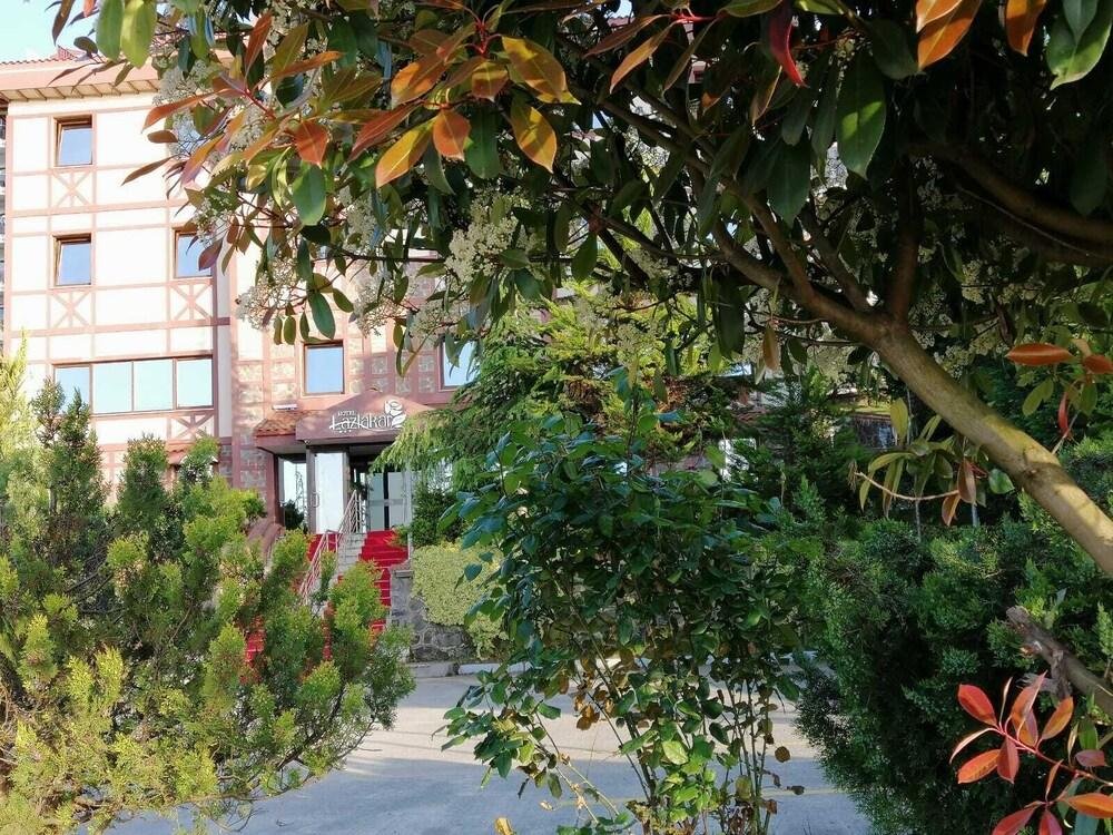Кайели: Отель Lazlakar