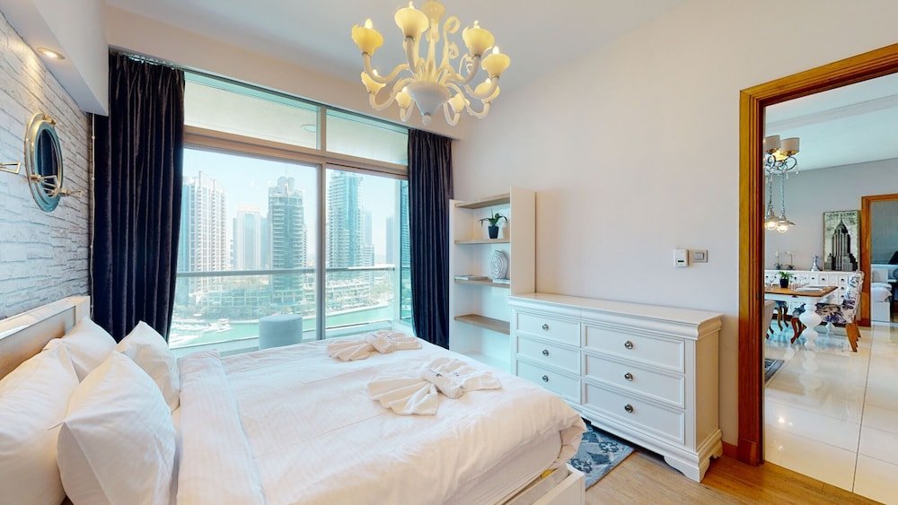 Дубай: Dubai Marina- Iris Blue 1002