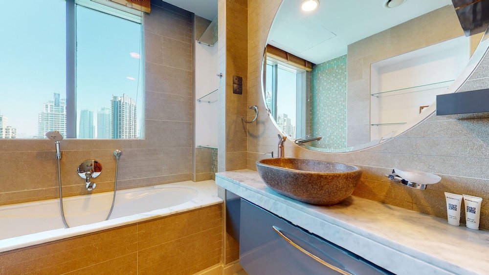 Дубай: Dubai Marina- Iris Blue 1002