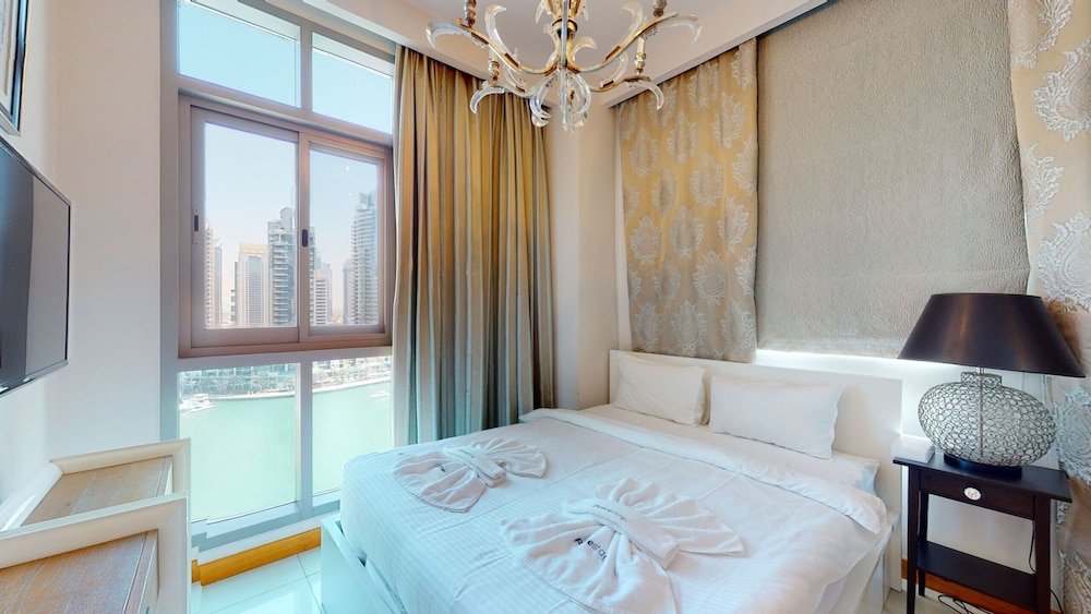 Дубай: Dubai Marina- Iris Blue 1002