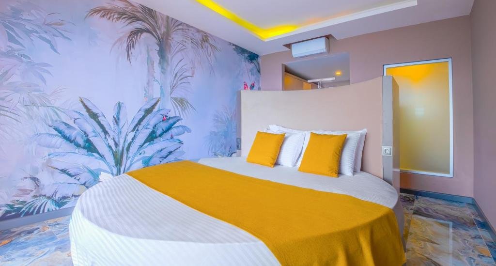 Окурджалар: Feniks Hotel