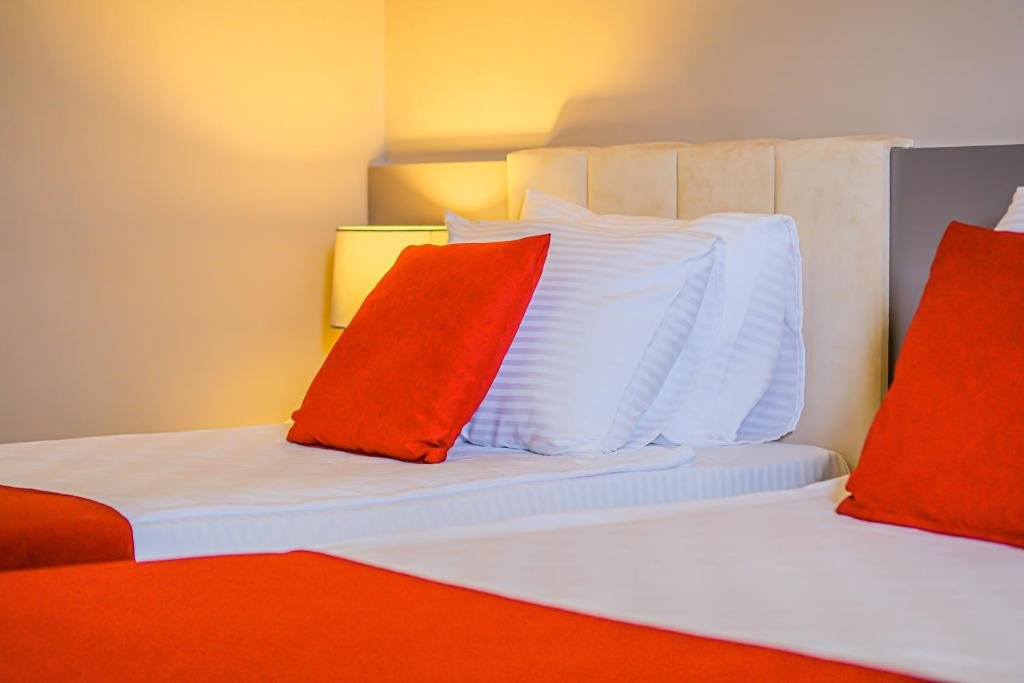 Окурджалар: Feniks Hotel