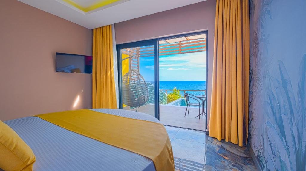 Окурджалар: Feniks Hotel