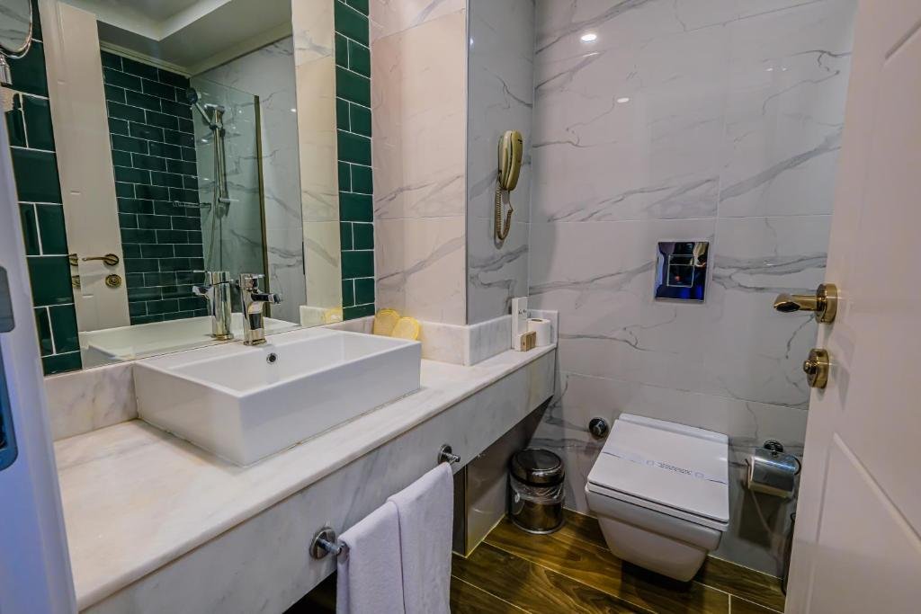 Окурджалар: Feniks Hotel