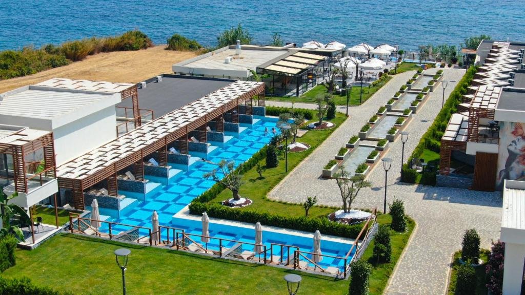 Окурджалар: Feniks Hotel