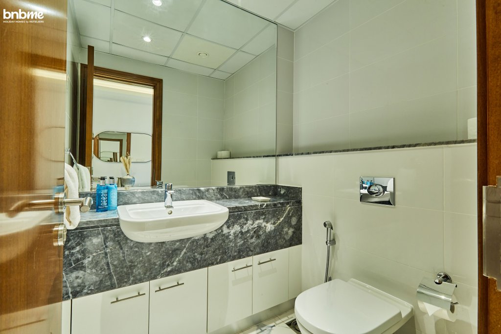 Дубай: Апартаменты bnbmehomes | Luxurious 2 BR Apt with Canal Views-3001