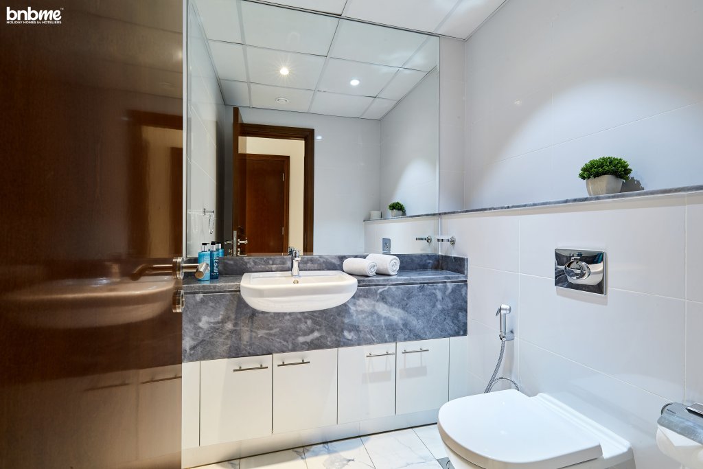 Дубай: Апартаменты bnbmehomes | Al Habtoor | Spectacular Canal View- 1507