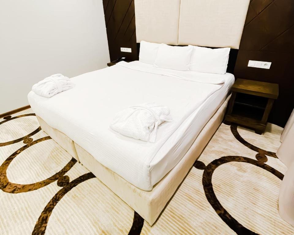Алматы: East Palace Hotel