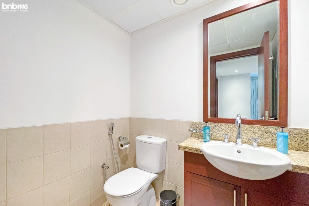 Дубай: Апартаменты bnbmehomes | 2 BR Stunning Lake Views in Greens-205