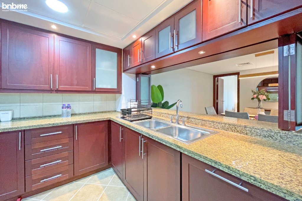 Дубай: Апартаменты bnbmehomes | 2 BR Stunning Lake Views in Greens-205