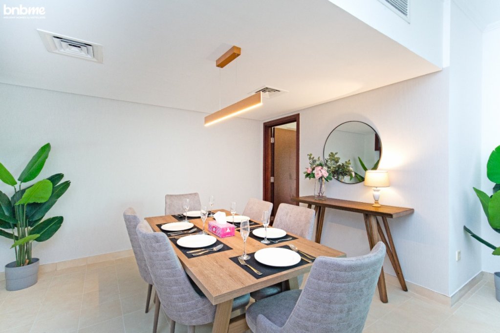 Дубай: Апартаменты bnbmehomes | 2 BR Stunning Lake Views in Greens-205