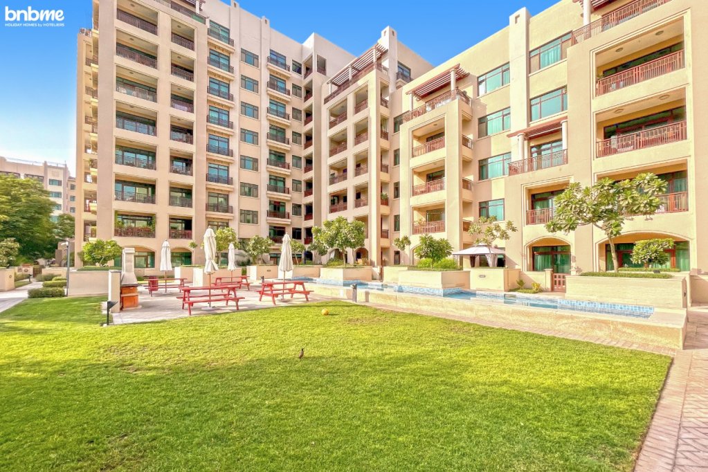 Дубай: Апартаменты bnbmehomes | 2 BR Stunning Lake Views in Greens-205