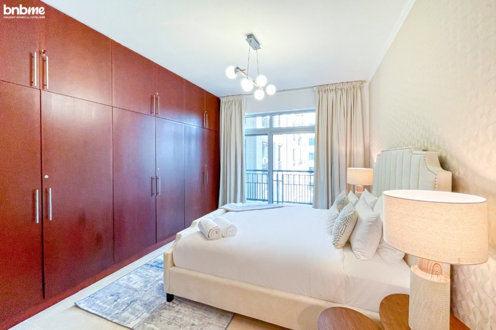 Дубай: Апартаменты bnbmehomes | 2 BR Stunning Lake Views in Greens-205