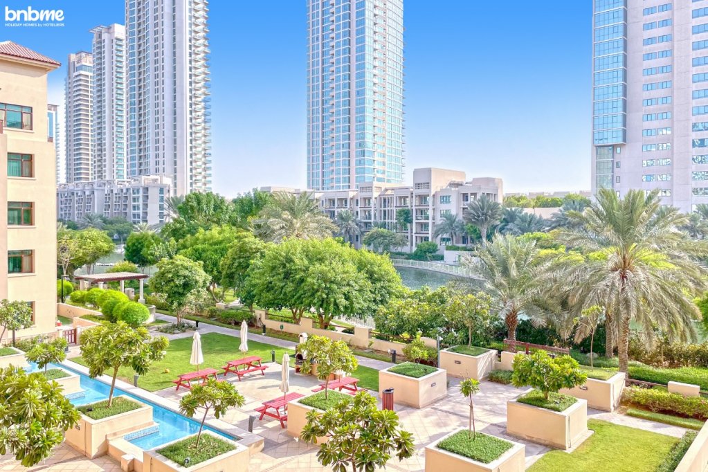 Дубай: Апартаменты bnbmehomes | 2 BR Stunning Lake Views in Greens-205