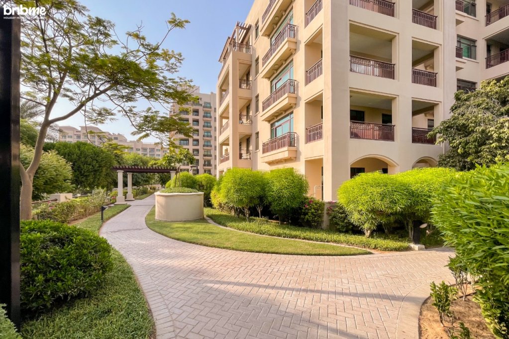 Дубай: Апартаменты bnbmehomes | 2 BR Stunning Lake Views in Greens-205