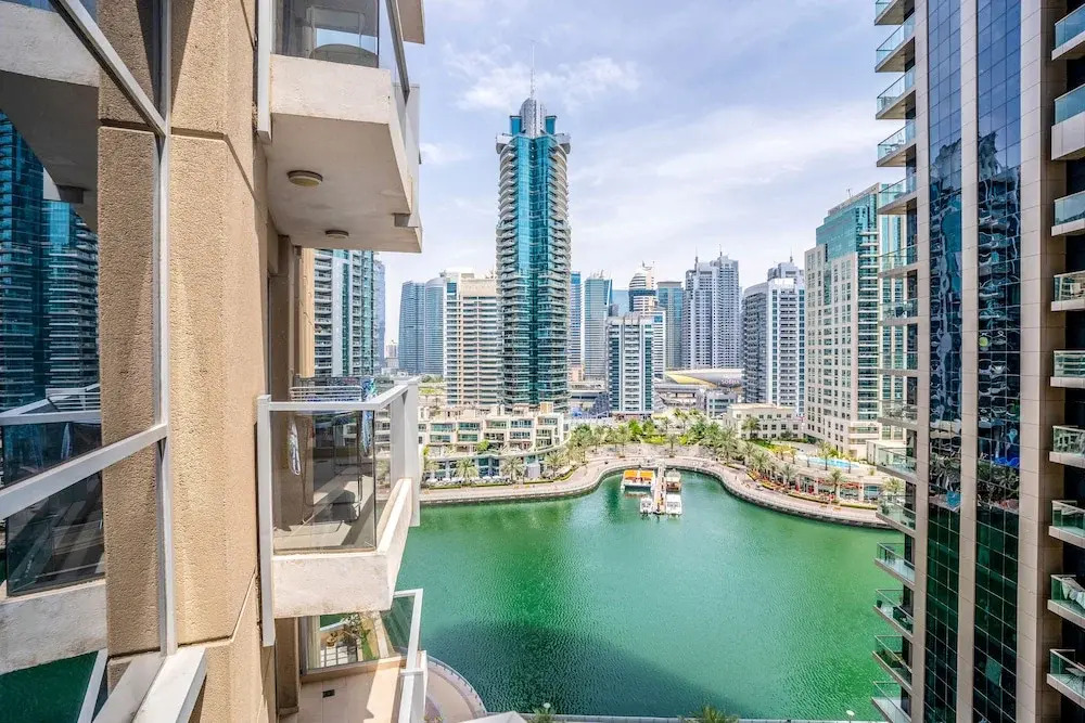 Дубай: Tanin - Exquisite Marina View Apartment With Balcony
