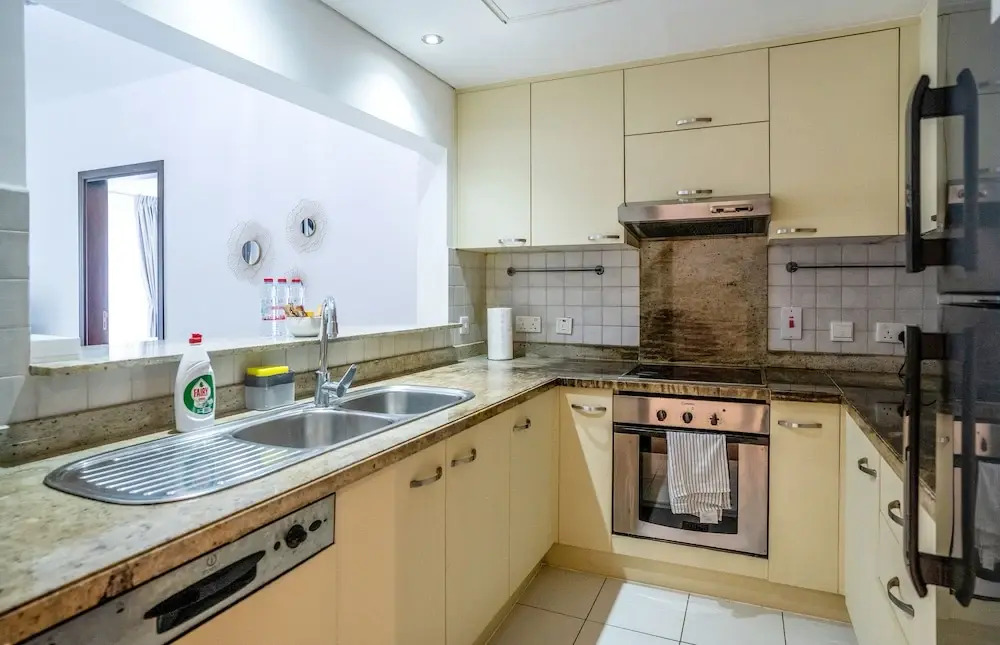 Дубай: Tanin - Exquisite Marina View Apartment With Balcony